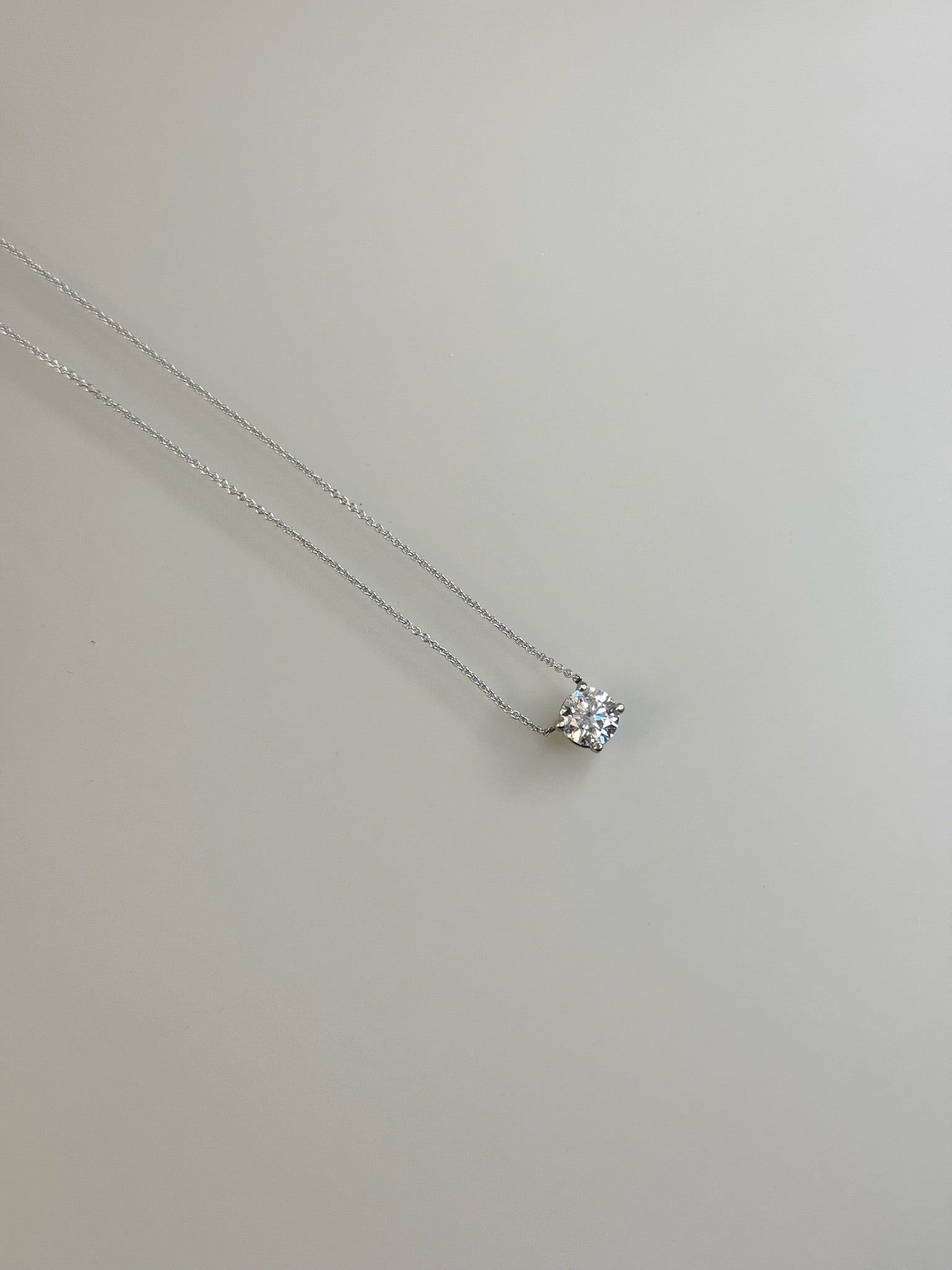 Round floating diamond